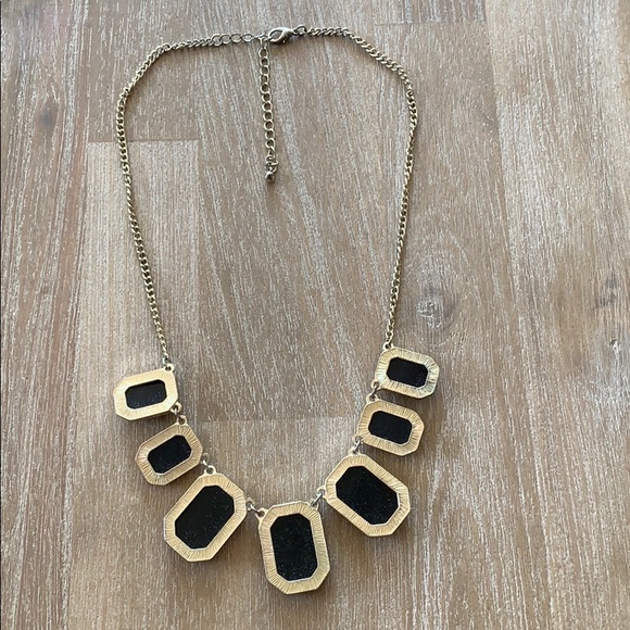 Black and gold statement necklace - Picture 5 of 5